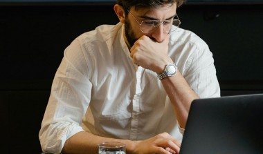 Co 4 pracownik IT boi się zastąpienia przez AI