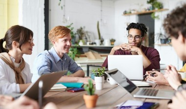 Przyjazna atmosfera to podstawa – tak deklaruje 4 na 10 pracowników