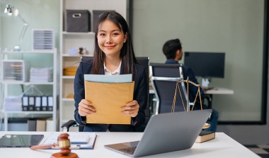Skrócone studia prawnicze? Sprawdź, jak zostać prawnikiem w 3,5 roku dzięki elastycznym studiom na EWSPA